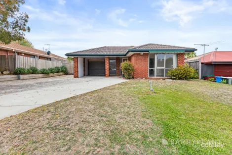 Property photo of 12 Wilmott Close Berwick VIC 3806