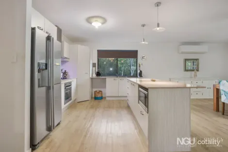 Property photo of 42 Knightsbridge Drive Chuwar QLD 4306