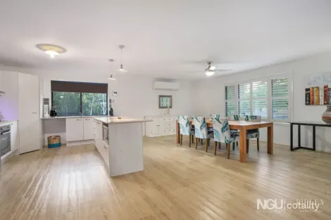 Property photo of 42 Knightsbridge Drive Chuwar QLD 4306