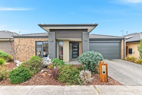 7 Dressen Way, Clyde North, VIC 3978