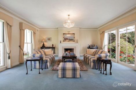 Property photo of 28 Mangarra Road Canterbury VIC 3126