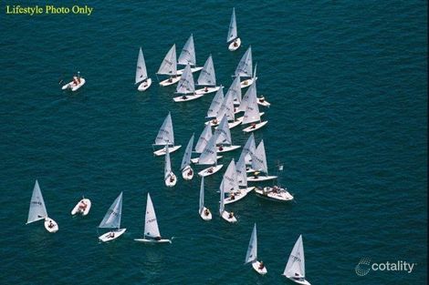 4/33 Gairloch Dr, Frankston, VIC 3199