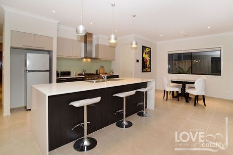 Property photo of 8 Saxony Drive Epping VIC 3076