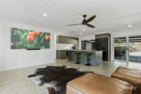 36 Maple St, Holloways Beach, QLD 4878