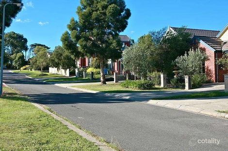 Property photo of 23 Mirrabook Court Berwick VIC 3806