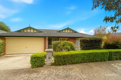 Property photo of 9 Diston Court Pakenham VIC 3810