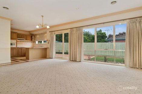 Property photo of 10 Tenandra Court Berwick VIC 3806