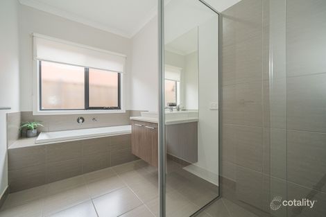 Property photo of 16 Stonemason Road Clyde North VIC 3978