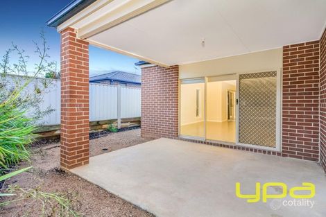 Property photo of 19 Riparian Way Brookfield VIC 3338