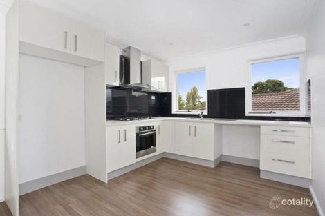 Property photo of 2/69 Middleborough Road Burwood VIC 3125