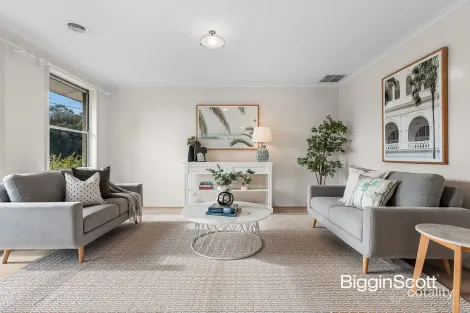 Property photo of 1 Bouvardia Crescent Frankston North VIC 3200