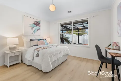 Property photo of 1 Bouvardia Crescent Frankston North VIC 3200