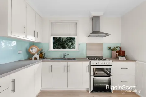 Property photo of 1 Bouvardia Crescent Frankston North VIC 3200