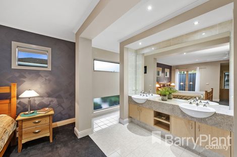Property photo of 20 Connewarre Close Manor Lakes VIC 3024
