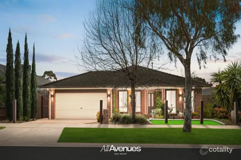 4 Ned St, Cranbourne East, VIC 3977