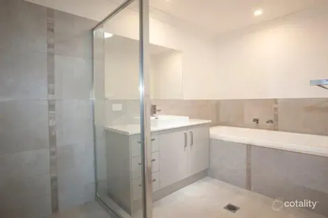 Property photo of 2/25 River Road Bundamba QLD 4304