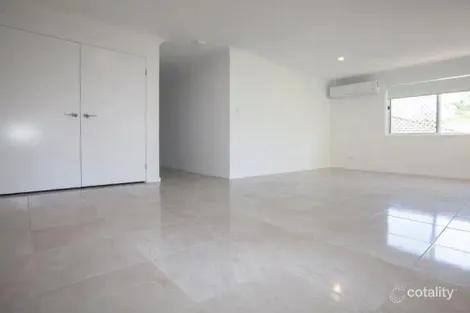 Property photo of 2/25 River Road Bundamba QLD 4304