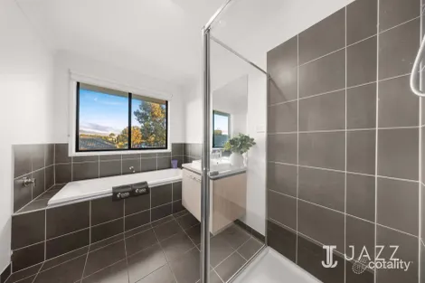 Property photo of 46 Lansdowne Parade Tarneit VIC 3029