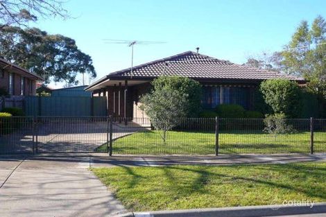 4 Blaxland Rd, Melton South, VIC 3338