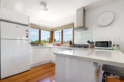 Property photo of 111 Eighth Avenue Rosebud VIC 3939