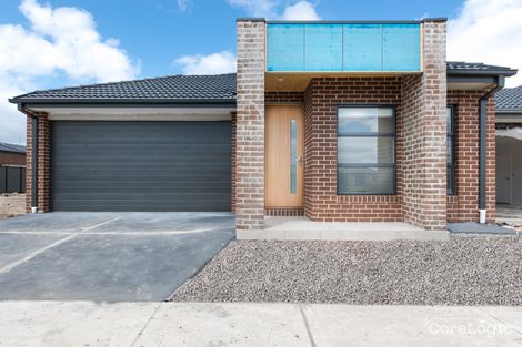 Property photo of 18 Eremophila Circuit Craigieburn VIC 3064