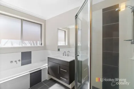 Property photo of 5 Merimbula Place Woongarrah NSW 2259
