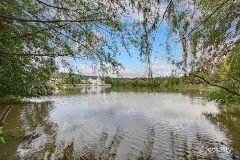 Property photo of 38 Bayside Court Jerrabomberra NSW 2619