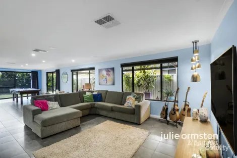 Property photo of 5 Clivia Heights Sinagra WA 6065