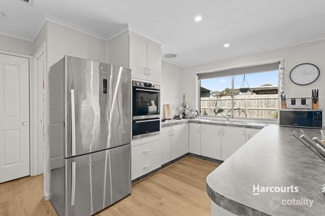 Property photo of 17 Bluegrass Crescent Pakenham VIC 3810