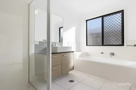 Property photo of 44 Lady Penrhyn Drive Eli Waters QLD 4655