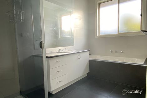 Property photo of 12 Maculata Place Manor Lakes VIC 3024