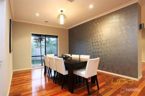 Property photo of 8 Duneira Grove Caroline Springs VIC 3023