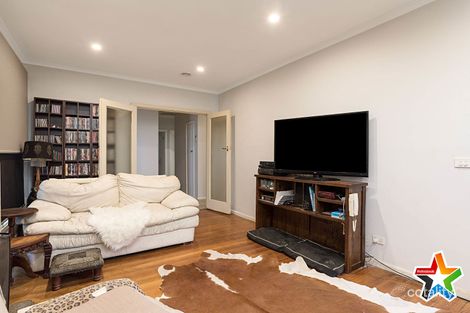 Property photo of 6 Dryden Concourse Mooroolbark VIC 3138
