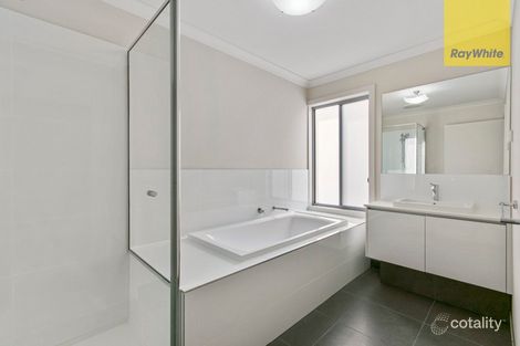 Property photo of 8 Weymouth Grange Narre Warren VIC 3805