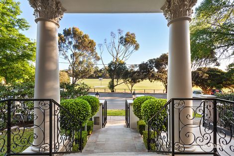 Property photo of 17 Albury Road Balwyn North VIC 3104