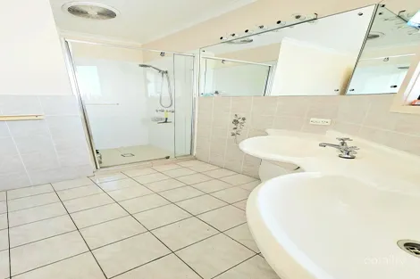 Property photo of 4/40 Government Road Labrador QLD 4215