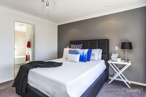 Property photo of 15 Bellbird Close Fletcher NSW 2287