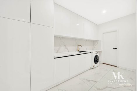 Property photo of 33 Lokeport Parkway Mickleham VIC 3064