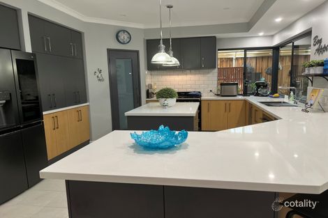 Property photo of 6 Beaufortia Turn Halls Head WA 6210