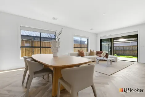 Property photo of 7 March Way Sunbury VIC 3429