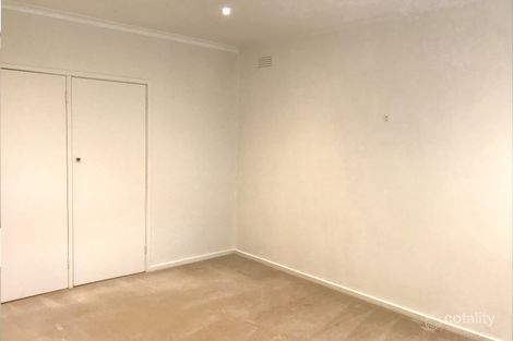 Property photo of 2/4 Grenfell Road Mount Waverley VIC 3149