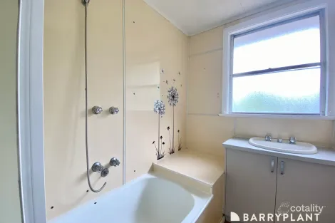 Property photo of 12 Bertram Street Drouin VIC 3818