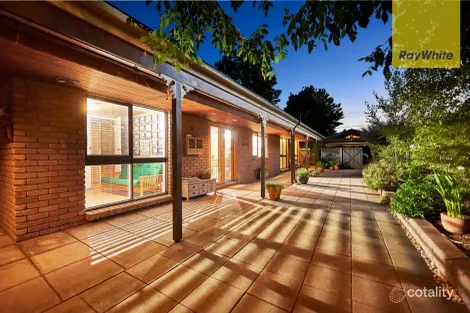 11 BECKENHAM DR, FERNTREE GULLY, VIC 3156