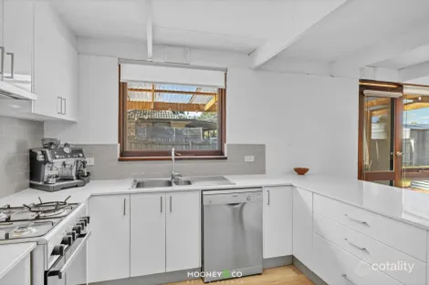 Property photo of 7 Halstead Court Cranbourne VIC 3977