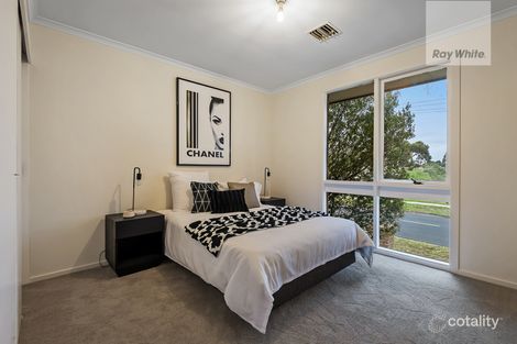 Property photo of 2 Enfield Place Craigieburn VIC 3064
