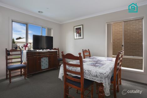 Property photo of 28 Chantenay Parade Cranbourne North VIC 3977