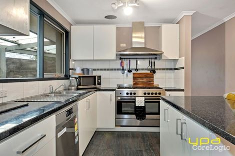 Property photo of 21 Navarre Drive Cranbourne West VIC 3977