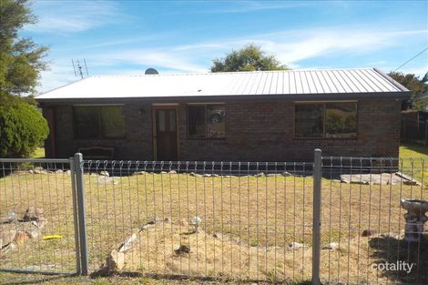 32 Burton Cres, Stanthorpe, QLD 4380