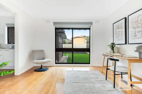 Property photo of 3 Grantley Drive Gladstone Park VIC 3043