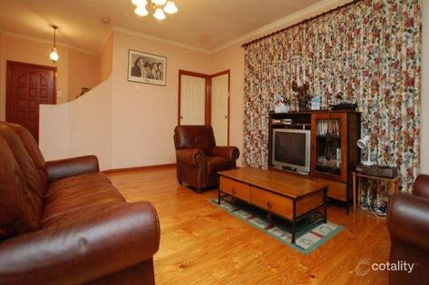 Property photo of 19 Freeland Grove Jacana VIC 3047